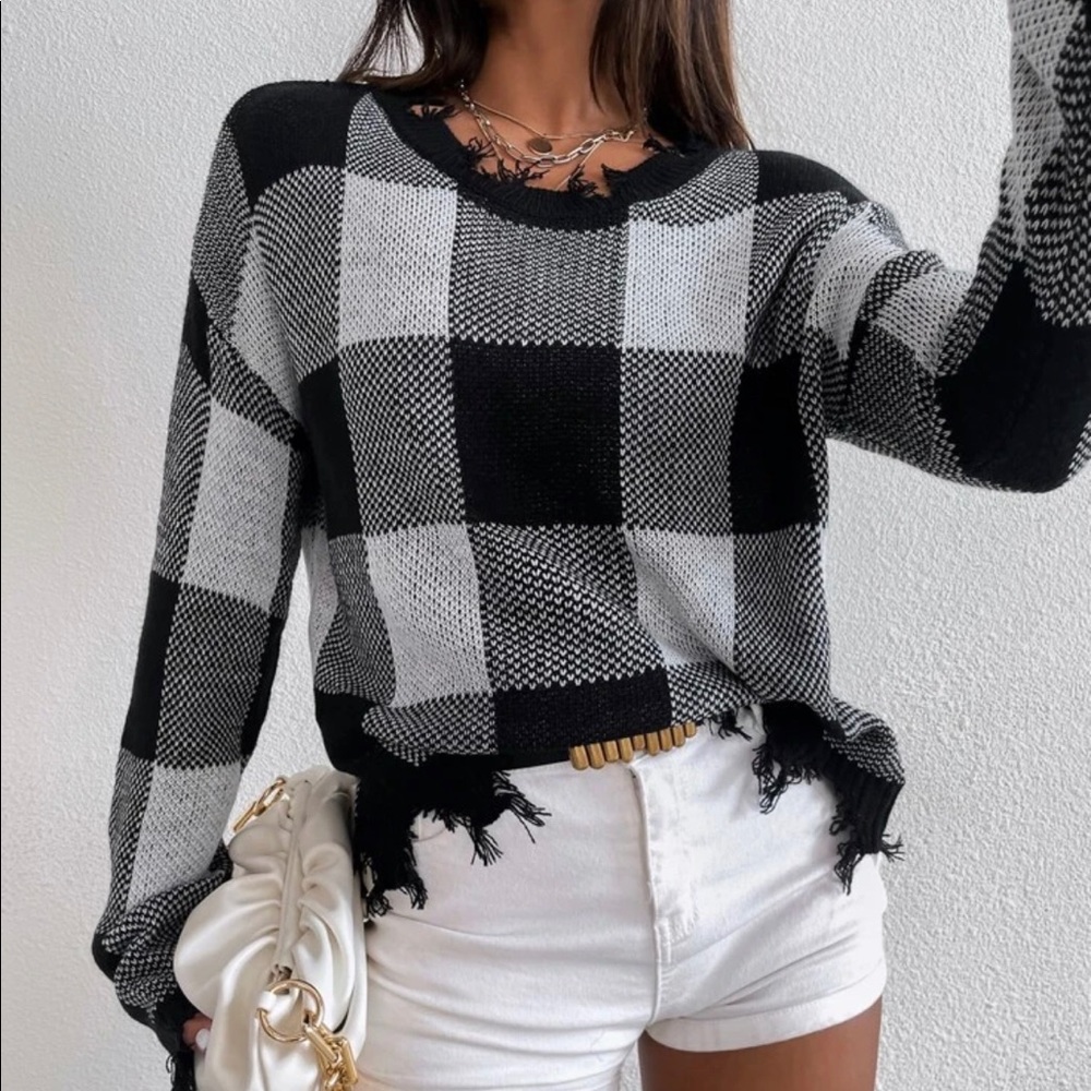 Buffalo plaid pattern drop shoulder frayed trim shirt sweater size small